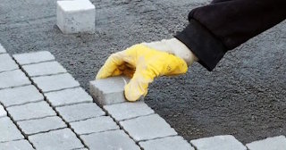 Укладка тротуарной плитки 50 на 50 в Ярцеве в октябре