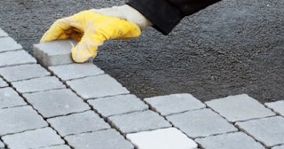 Укладка брусчатки в Ярцеве - цена от 814 руб. за м2 | ТротуарнаяПлитка