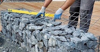 Устройство подпорной стенки из габионов в Ярцеве в октябре